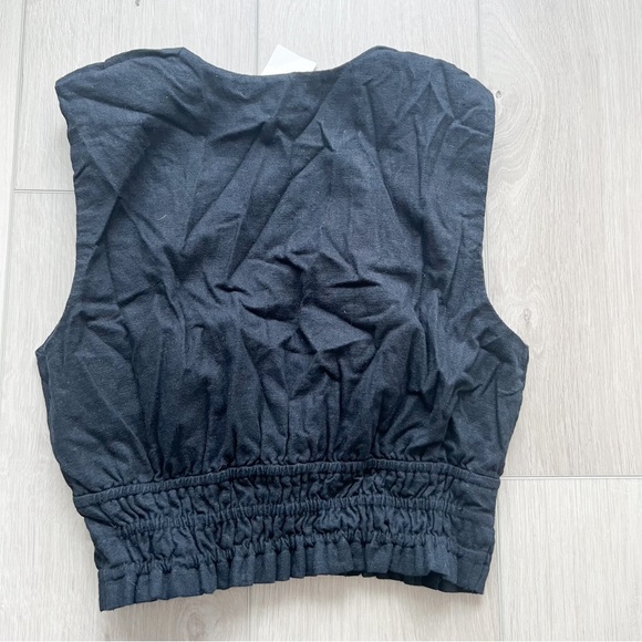Abercrombie black v neck crop top - Picture 3 of 3